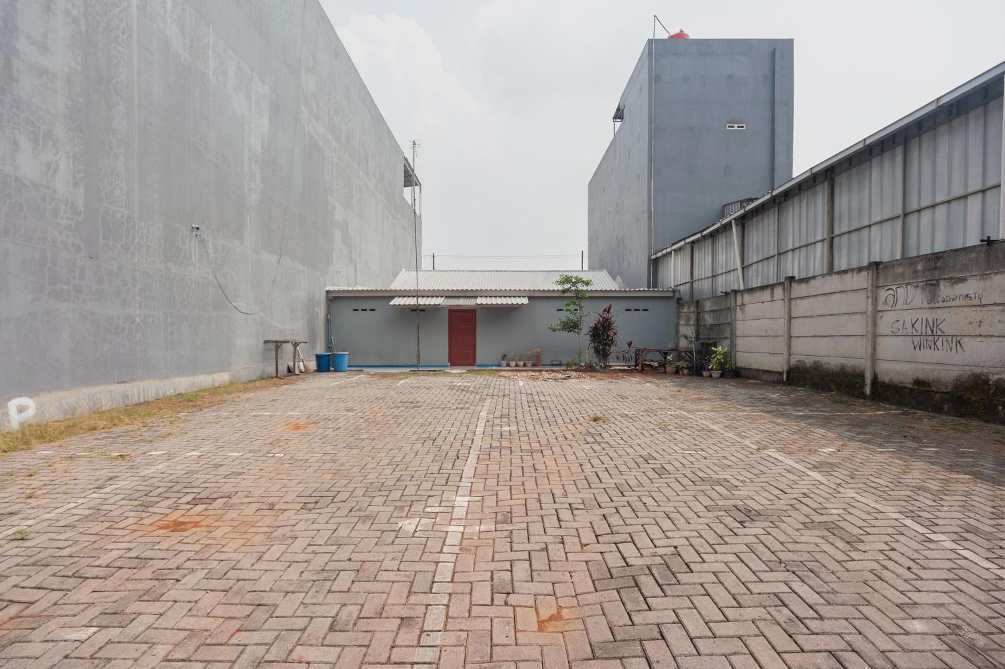 Reddoorz Syariah Near Jatisampurna Hospital Hotel Bekasi Exterior photo