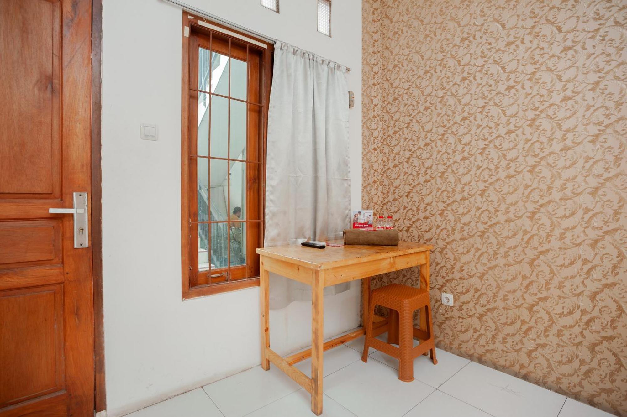Reddoorz Syariah Near Jatisampurna Hospital Hotel Bekasi Exterior photo